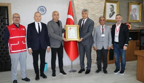 İl Milli Eğitim Müdürlüğü’ne Türk Kızılayı’ndan Altın Madalya