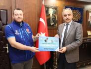 “Kurban Kardeşliktir”: Müftü Bayram’dan TDV’ye Bağış