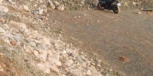 YETER ARTIK  FERHAT İLE ŞİRİN’İN YOLUNA ENGEL! HALK TEPKİLİ: “YOLU KAPATMAK ÇÖZÜM DEĞİL, GÖREVİNİ YAP!”